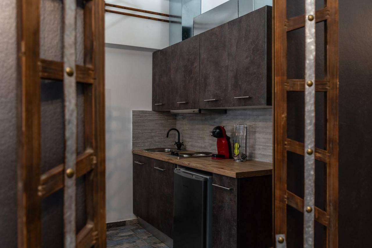 Superb Industrial Style Lodge Heart Of Athens Exterior photo