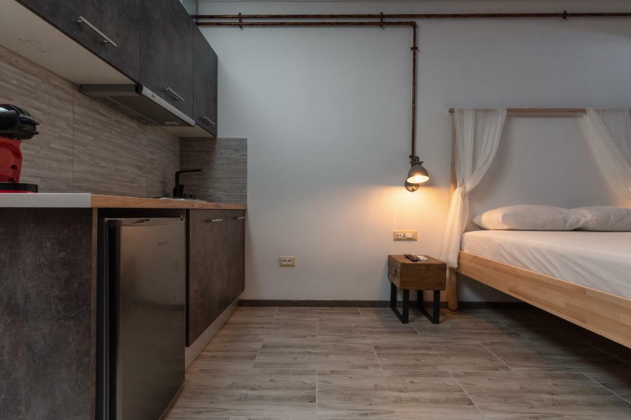 Superb Industrial Style Lodge Heart Of Athens Exterior photo